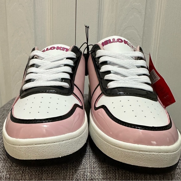 Hello Kitty Women’s Pink, White, And Black Casual Court Sneakers Size 9 NEW - Picture 7 of 12